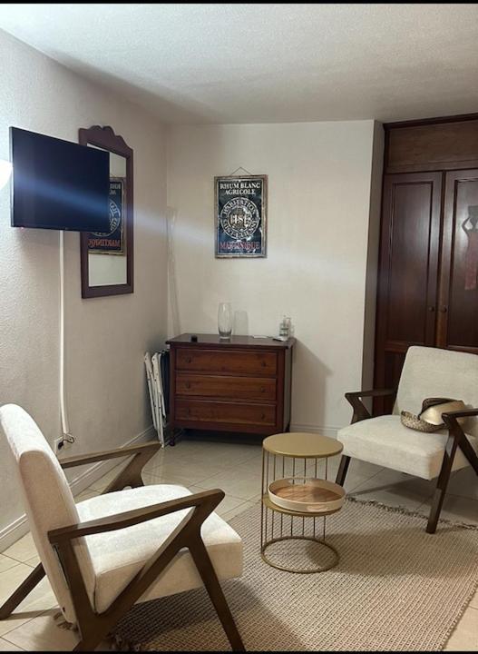 Studio Sainte Anne 2Mn A Pieds De La Plage ,Possibilite Location De Voiture エクステリア 写真